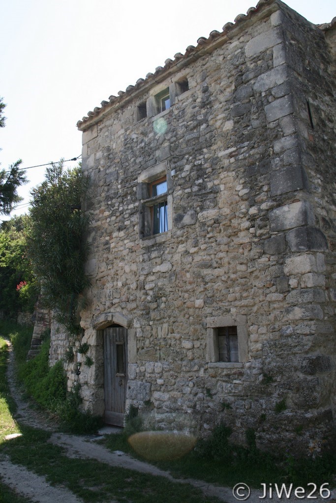 Le vieux village de Montségur-sur-Lauzon