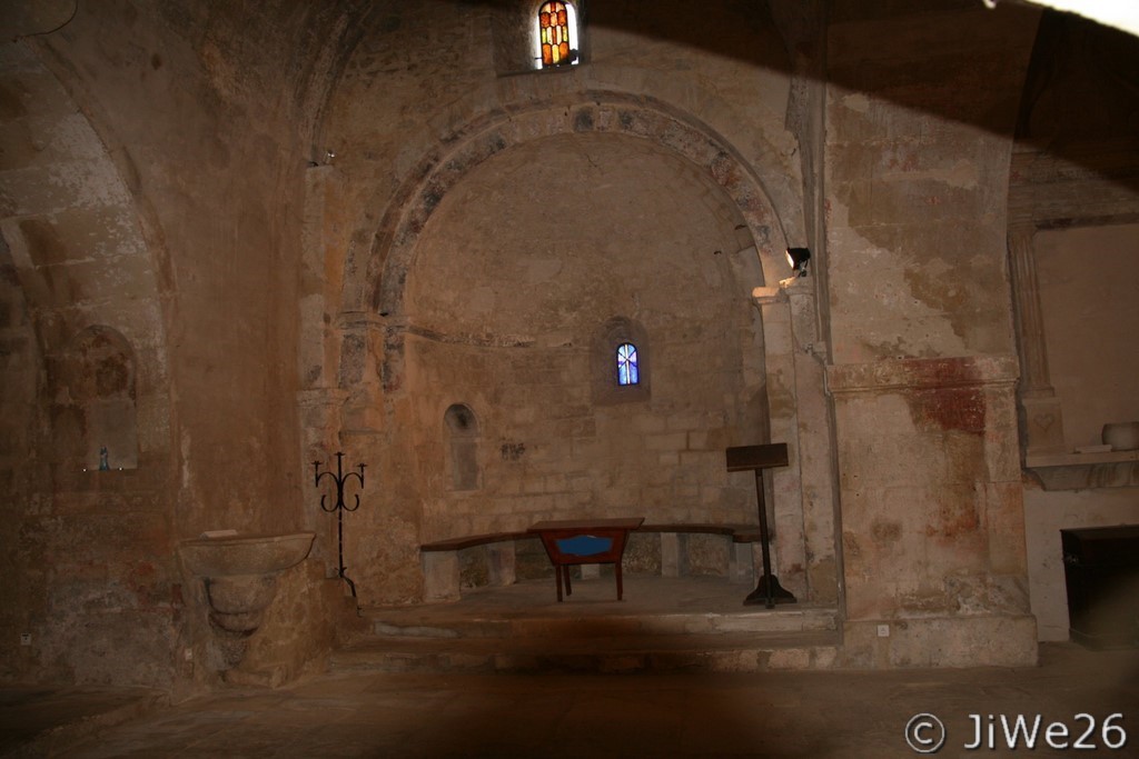 Intérieur de la chapelle Saint-Félix au vieux village de Montségur-sur-Lauzon