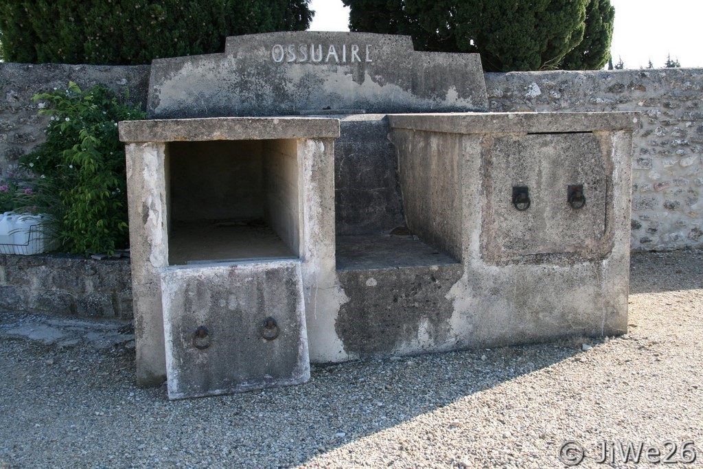 L'ossuaire du cimetière de Montségur-sur-Lauzon