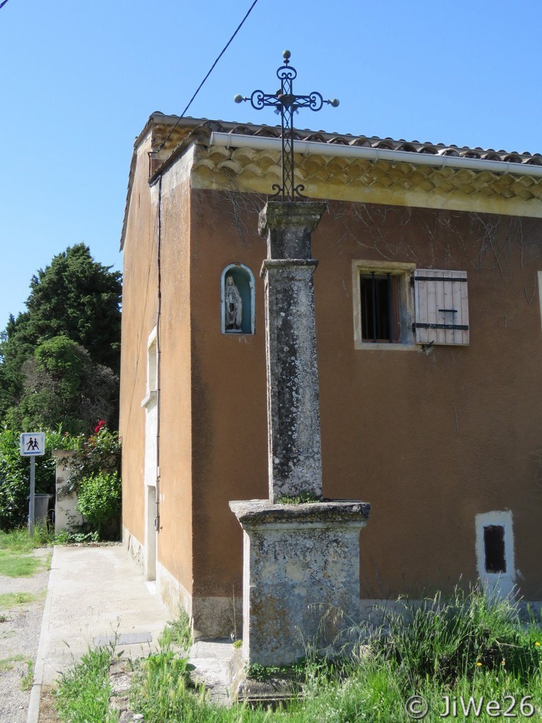 Ensuite, celle-ci plantée au coin du Chemin de Gavaron