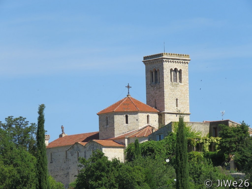 Vue sur le clocher de l'église Saint-Bonnet