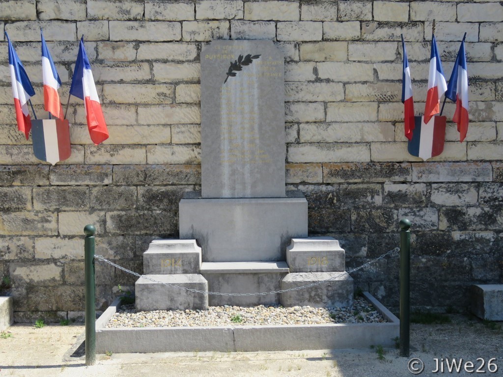 Le monument aux morts des deux guerres