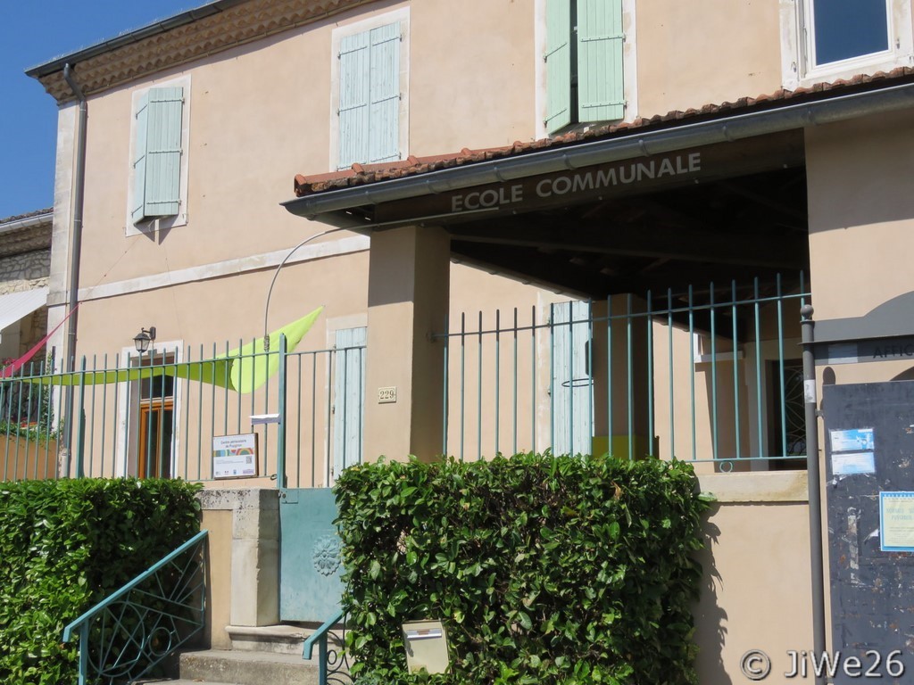 Ancienne école communale, devenue Centre Périscolaire