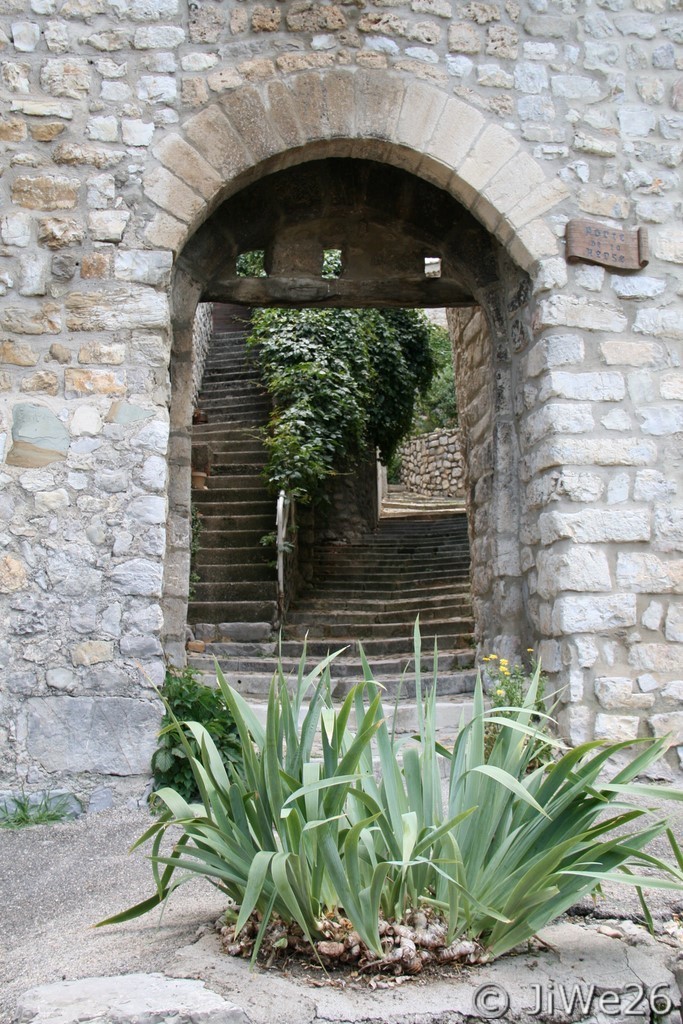 Soustet "porte de Herse" où l'on peut encore voir l'emplacement de la herse