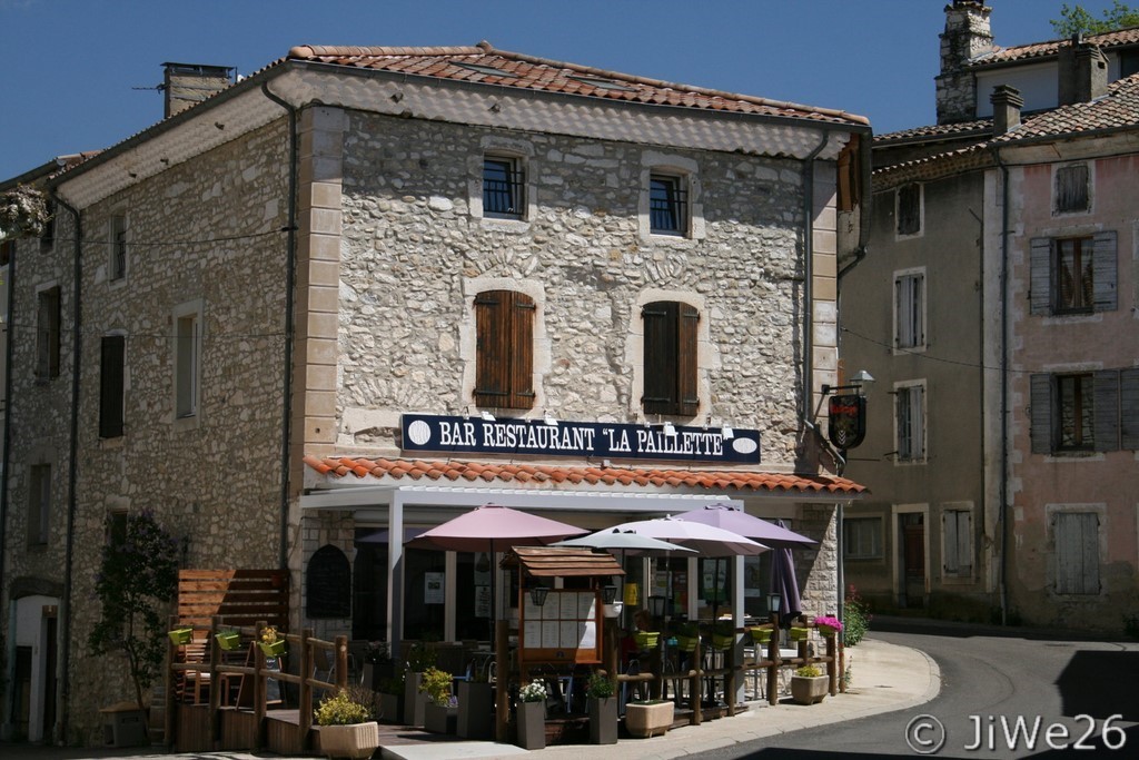 Le bar-restaurant "La Paillette" au centre du village