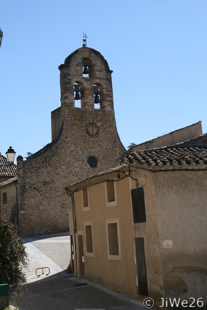 L'église Romane Saint-Michel restaurée au XVIIe s.