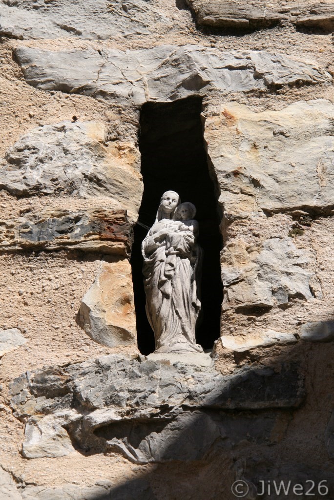 Statuette dans façade - Rochebrune