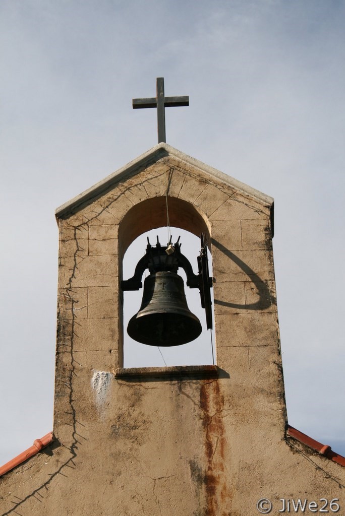 Clocher de la chapelle N-D des Victoires, la cloche s'appellerait Marguerite-Augustine