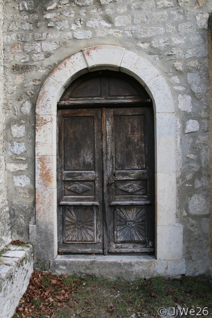 Vieille porte d'entrée de l'église