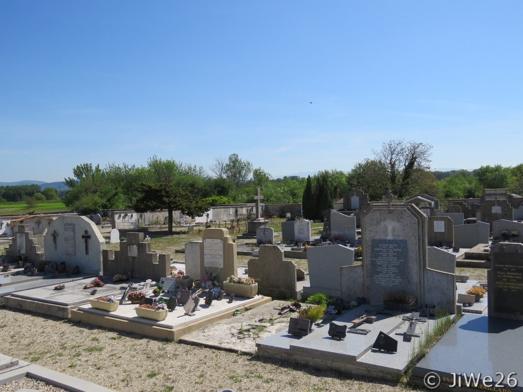 Vue partielle du cimetière