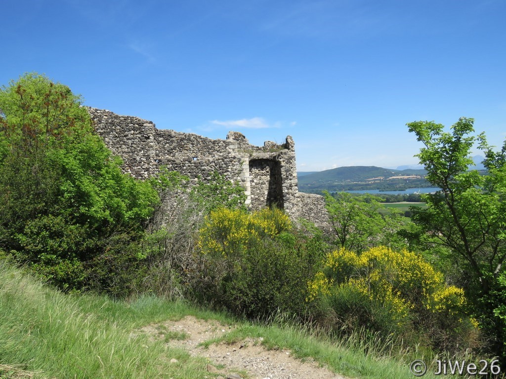 Une des nombreuses ruines de l'ancien village