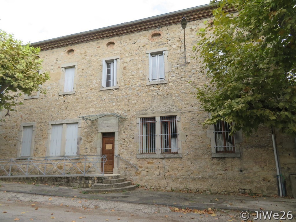 Ancien bâtiment de la Mairie qui sera bientôt rénové