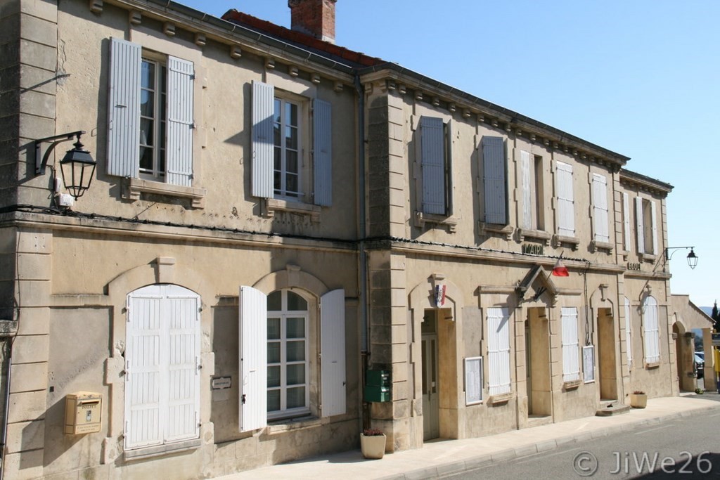 La Mairie de Rousset-les-Vignes