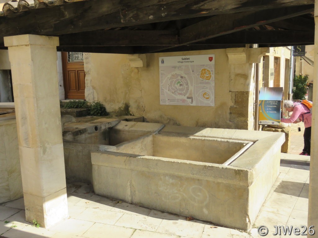 Lavoir situé Place Yvan Audouard