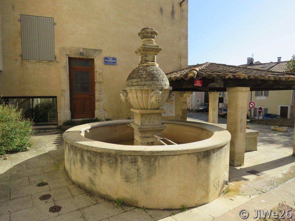 Fontaine médiévale Yvan Audouard