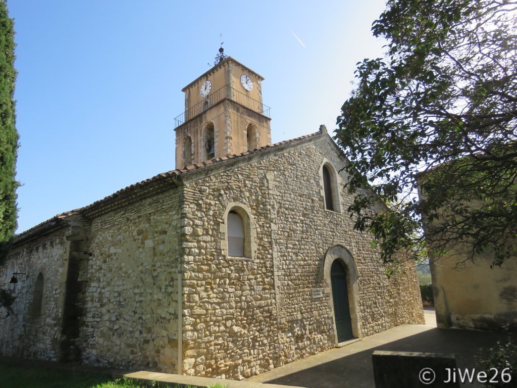 Eglise Saint-Nazaire du 12ème siècle, nef style Roman