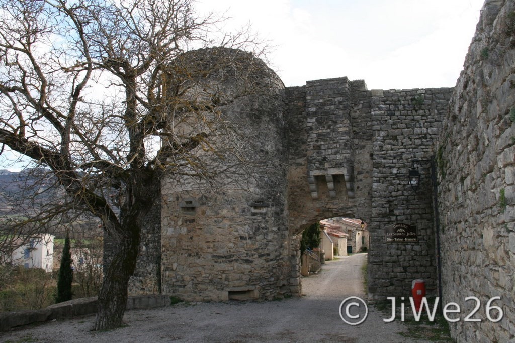 Ancienne porte d'entrée du village médiéval