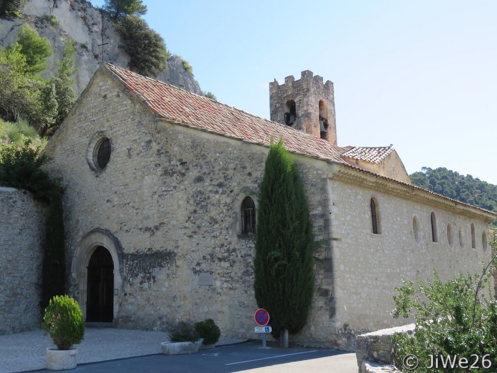 Eglise St-Denis d'origine romane construite au 10ème siècle et agrandie au 13ème siècle