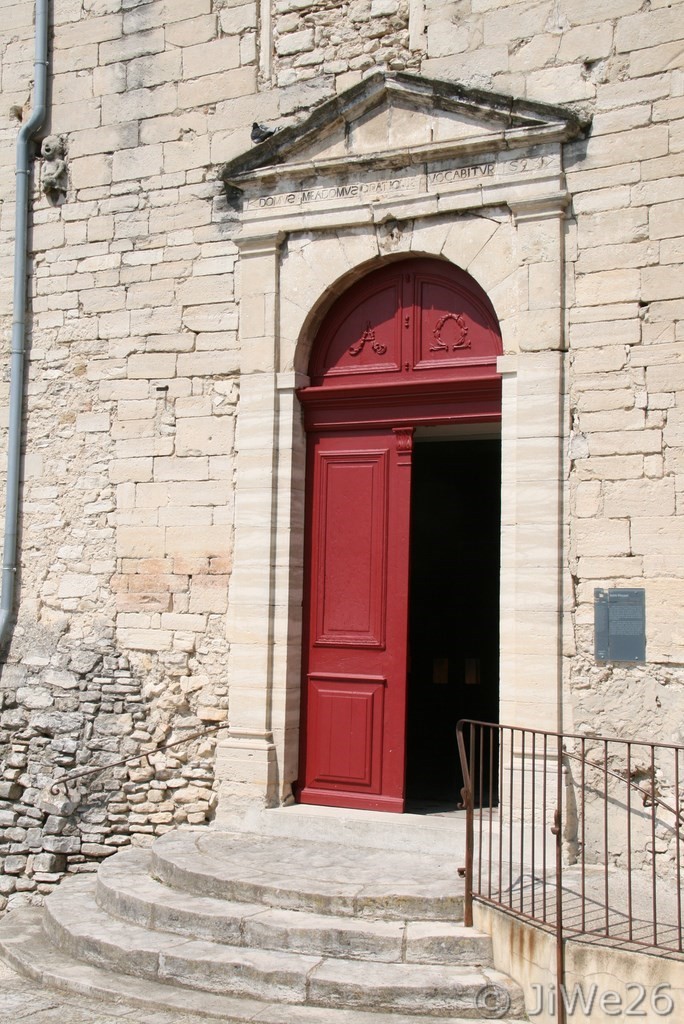 Entrée principale de l'église Saint-Vincent