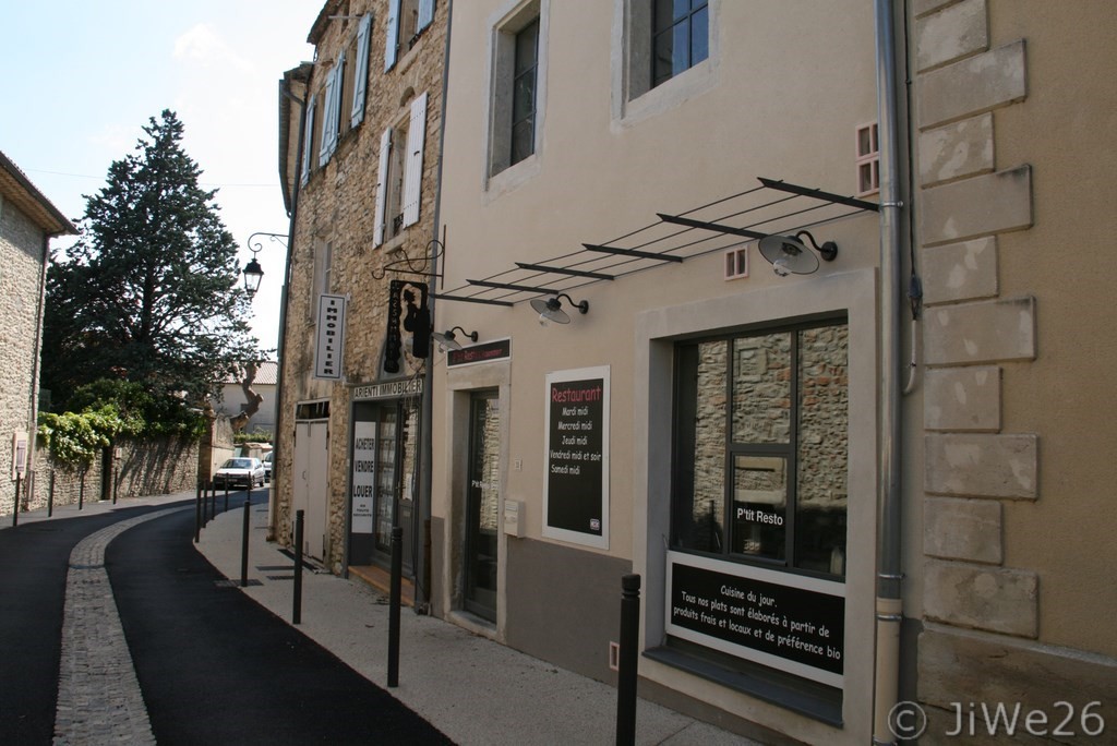 Rue des Petits remparts, le P'tit Resto et l'Immobilière