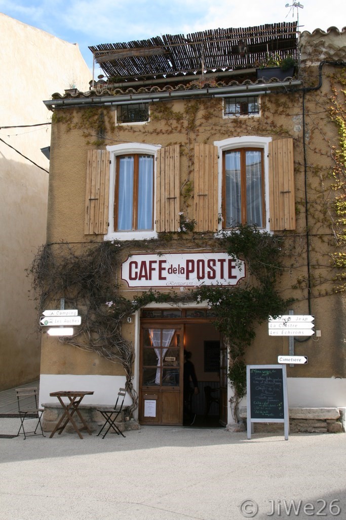 Café de la poste (ancien café de village du XVIe)