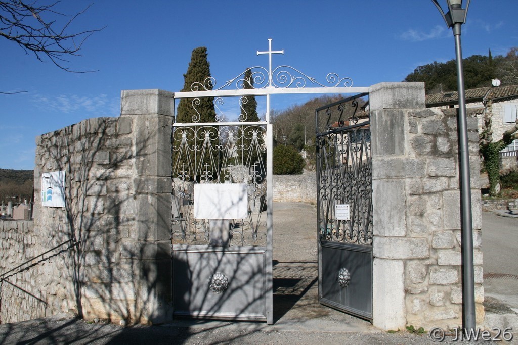 L'entrée du cimetière