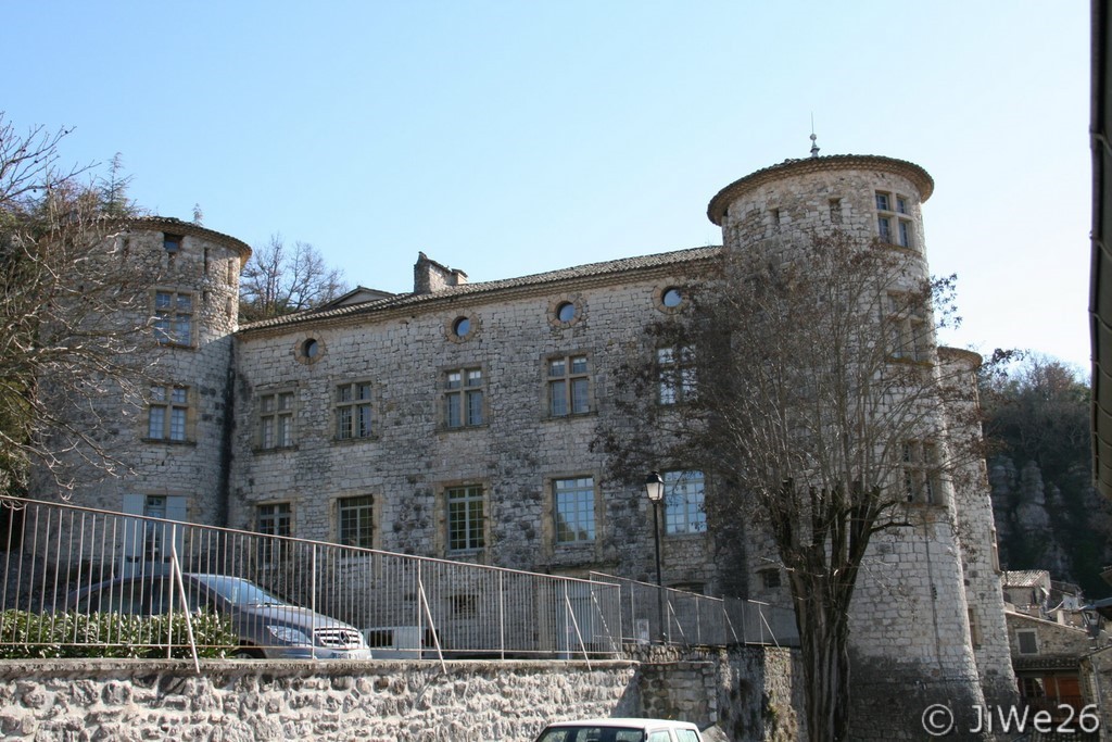 Château bâti au XIème siècle et transformé aux XVème et XVIIème siècles