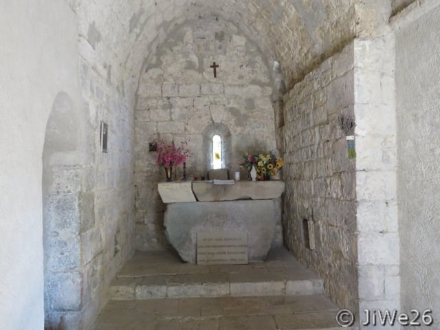 La minuscule chapelle est très bien restaurée