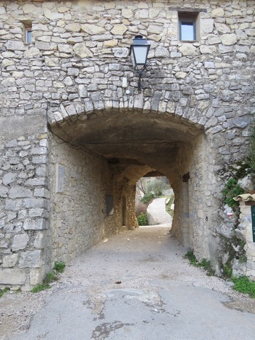 L'autre porte d'entrée du village du 14ème siècle