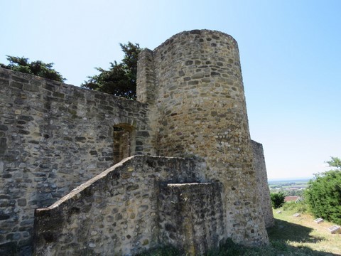 La seconde tour épaulant les remparts