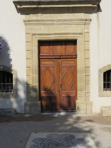 Magnifique porte de la chapelle Saint-Coeur de Marie