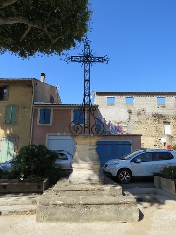 Une autre croix dans le village
