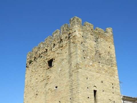 C'est une tour médiévale du XIII et XIVème siècles, composée de 3 étages