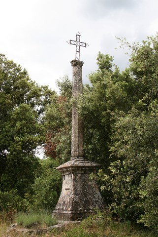 Croix monumentale (dite de la Croze) en bordure de la D549