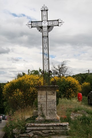 Croix monumentale à l'entrée est du village Rue de la Côte