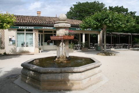 La fontaine - Place Bernard Barbier
