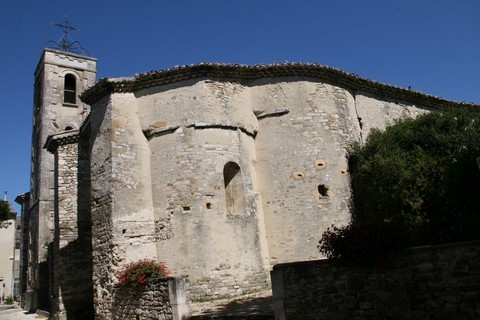 Chevet de l'église Saint Jean-Baptiste, contreforts d'angles et trous de pigeonnier