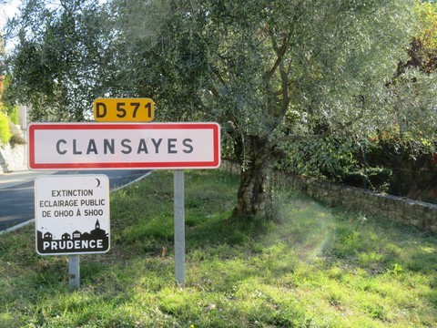 Bienvenue à Clansayes, village perché autrefois fortifié