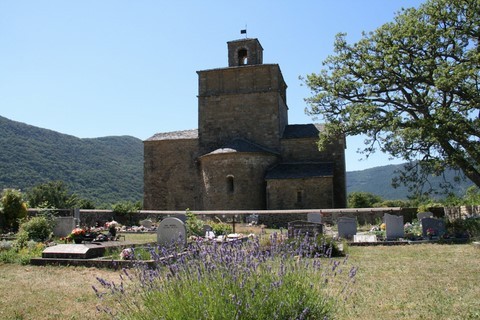 L'église de Comps et son petit cimetière accolé