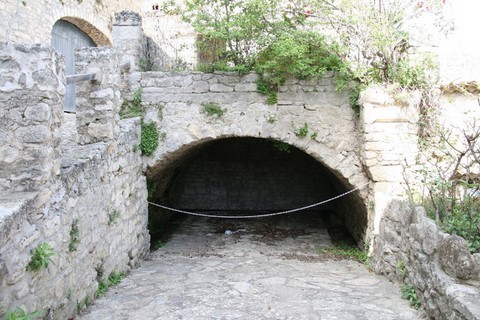 Crestet, village médiéval