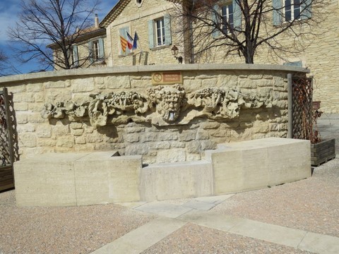 Fontaine devant la mairie