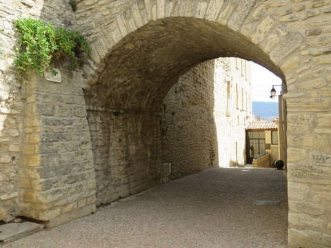Une des deux entrées du village "l'Escalado"