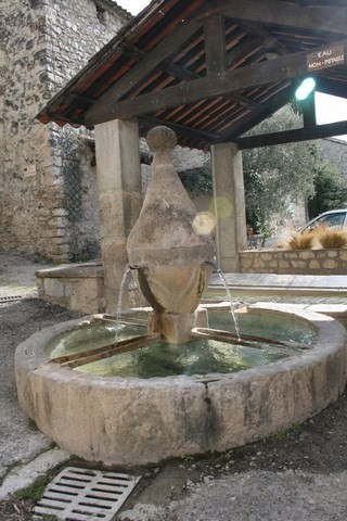 La Fontaine à Bulbe date du XVIIe siècle