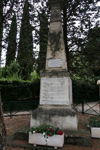 Monument dédié aux morts des guerres 14/18 et 40/45