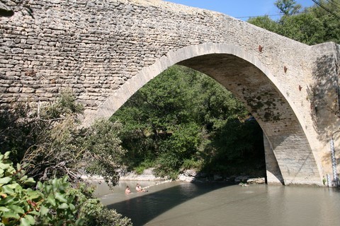Pont "Romain" ou Pont St-Michel construit lors de la conquête Romaine