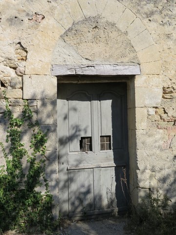 La porte d'entrée de la chapelle