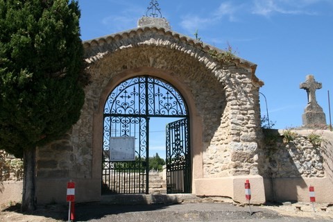 Entrée du cimetière de Mirabel-aux-Baronnies