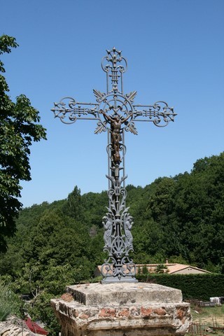 Croix dans le cimetière
