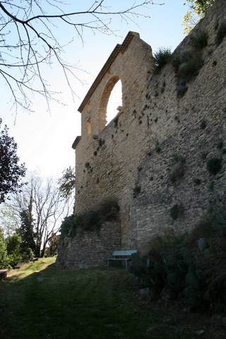 L'arche médiévale sur les remparts
