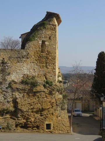 Une partie des remparts, la Tour d'Angle